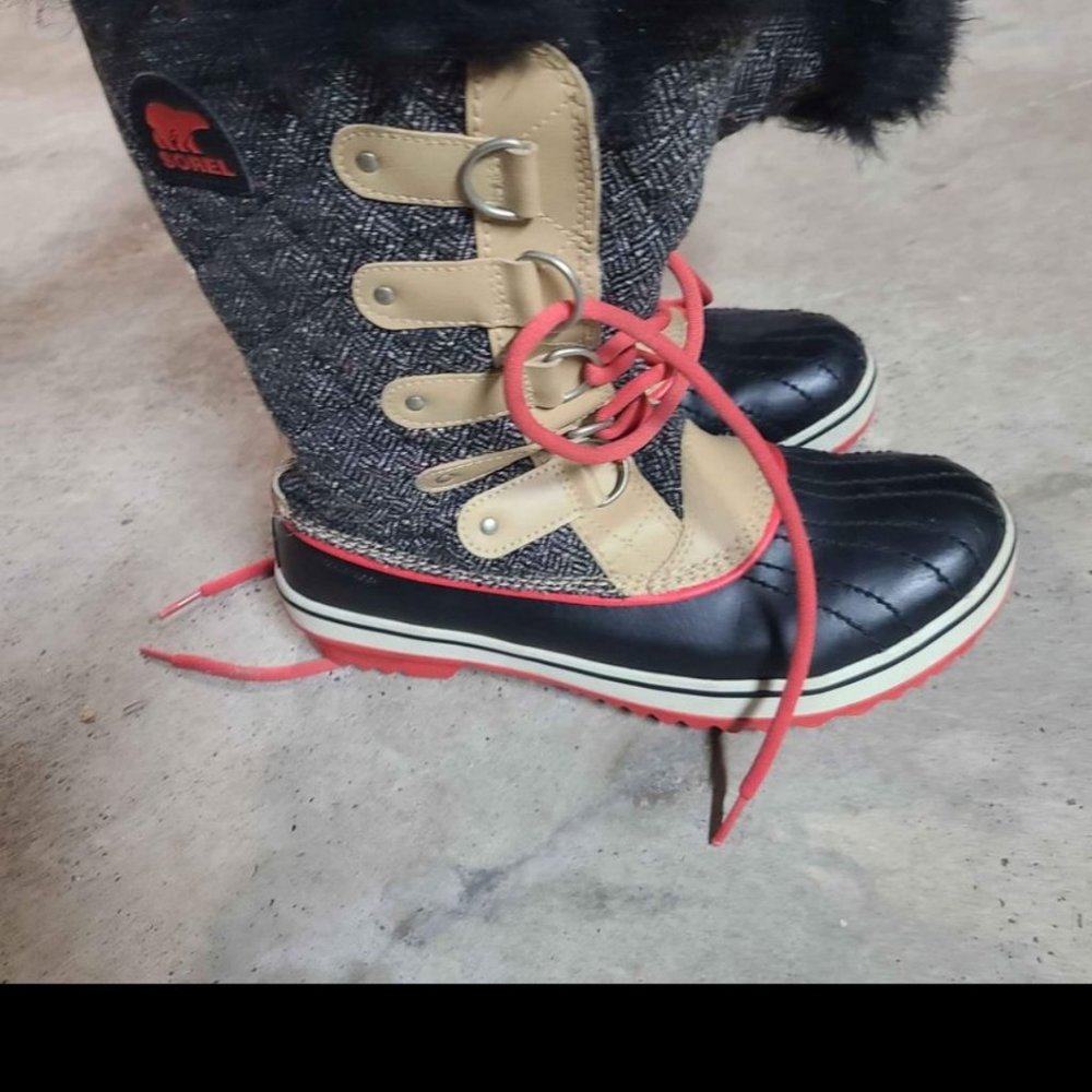Sorel ladies boots brand new